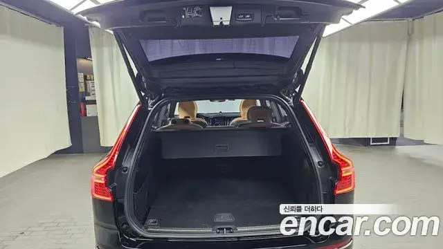 Volvo XC60 2019 — ფოტო 24/35