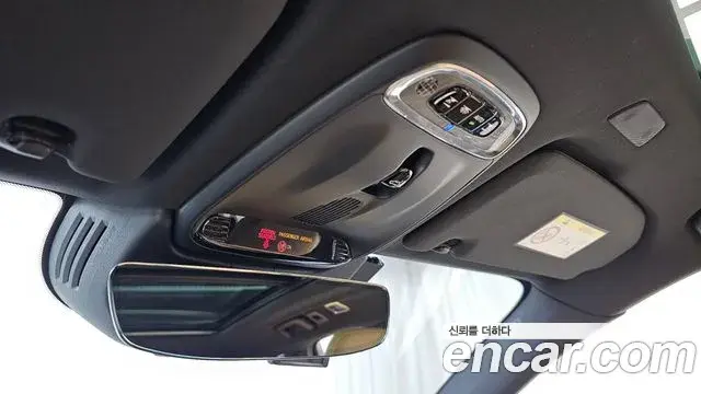 Volvo XC60 2019 — ფოტო 17/35