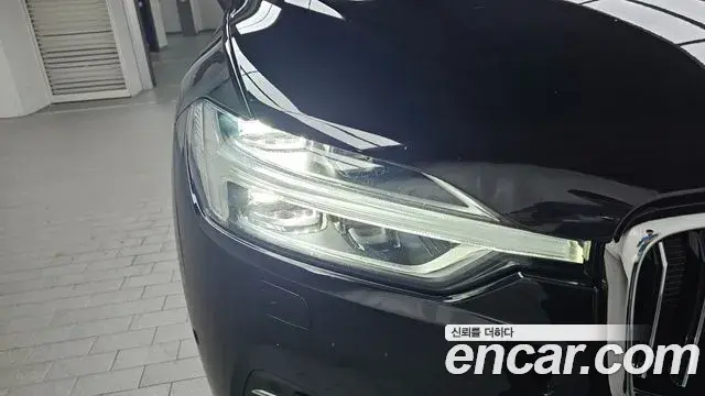 Volvo XC60 2019 — ფოტო 9/35