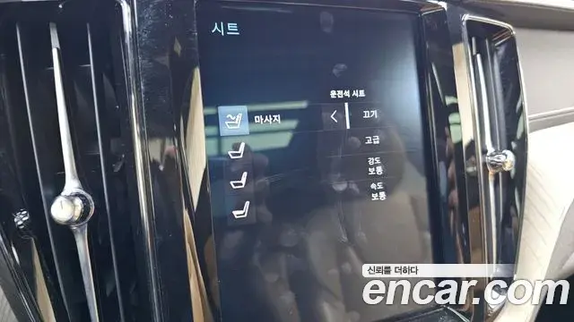 Volvo XC60 2019 — ფოტო 34/35