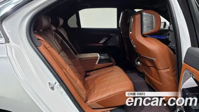 BMW 7 Series 2024 — Photo 11/39