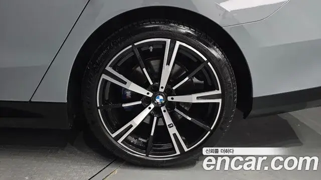 BMW 5 Series 2024 — Şəkil 28/35
