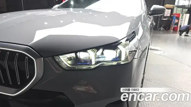 BMW 5 Series 2024 — Şəkil 22/35