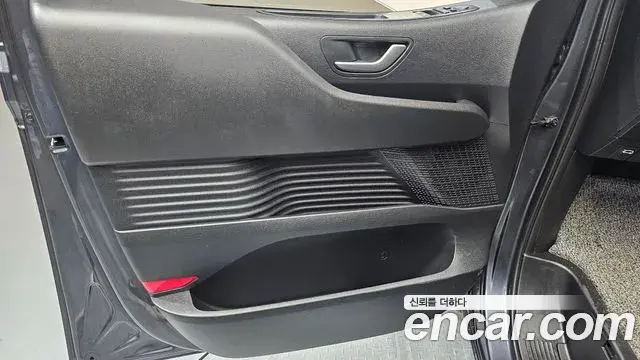 Hyundai Staria 2021 — ფოტო 19/31