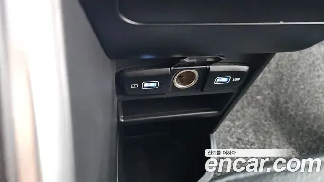 Hyundai Staria 2021 — ფოტო 9/31