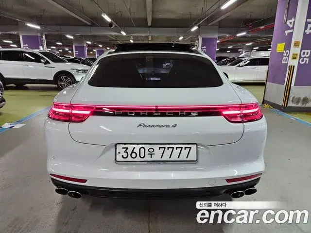 Porsche Panamera 2020 — ფოტო 15/20