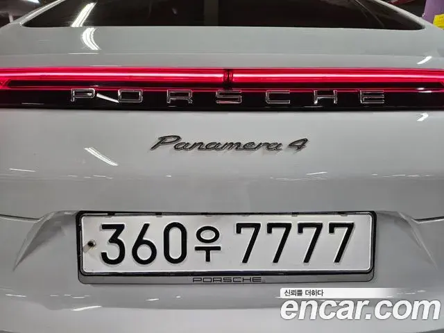 Porsche Panamera 2020 — ფოტო 16/20