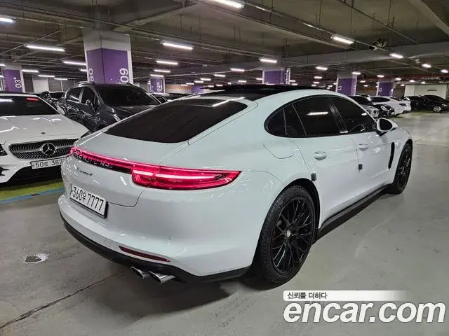 Porsche Panamera 2020 — ფოტო 1/20