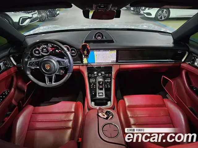 Porsche Panamera 2020 — ფოტო 4/20