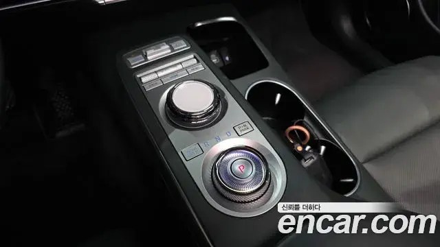 Genesis GV70 2023 — Фото 9/20