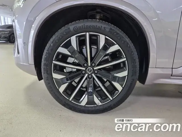 Volvo XC90 2025 — Photo 14/18