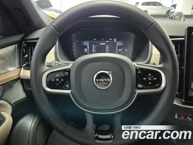 Volvo XC90 2025 — Photo 15/18