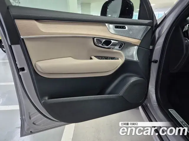 Volvo XC90 2025 — Photo 10/18