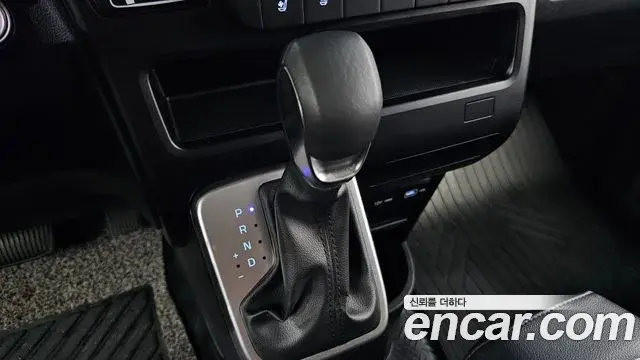 Hyundai Staria 2022 — Фото 9/20