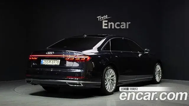 Audi A8 2021 — Фото 2/20