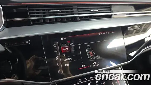 Audi A8 2021 — Фото 14/20