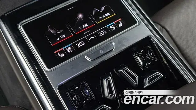 Audi A8 2021 — Фото 19/20