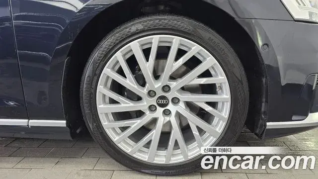 Audi A8 2021 — ფოტო 23/35