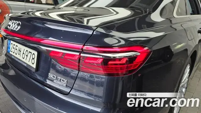 Audi A8 2021 — ფოტო 27/35