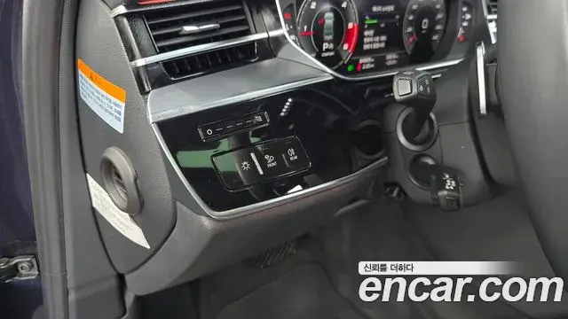 Audi A8 2021 — ფოტო 26/35