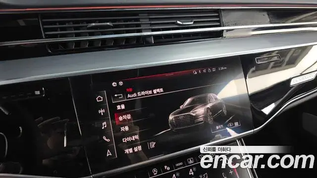 Audi A8 2021 — ფოტო 18/35