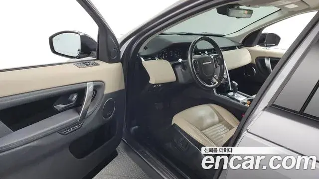 Land Rover Discovery Sport 2020 — Photo 30/36