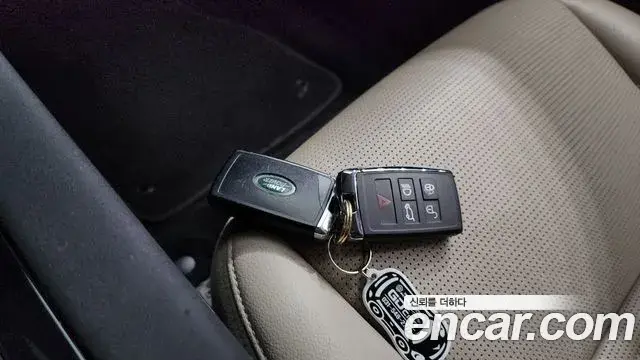 Land Rover Discovery Sport 2020 — Photo 7/36