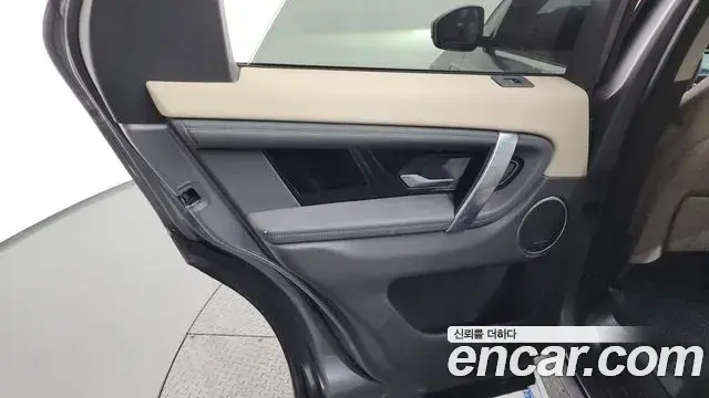 Land Rover Discovery Sport 2020 — Photo 5/36
