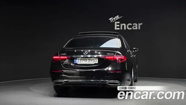 Mercedes-Benz S-Class 2023 — Photo 10/34