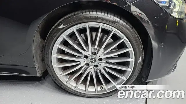 Mercedes-Benz S-Class 2023 — Photo 17/34