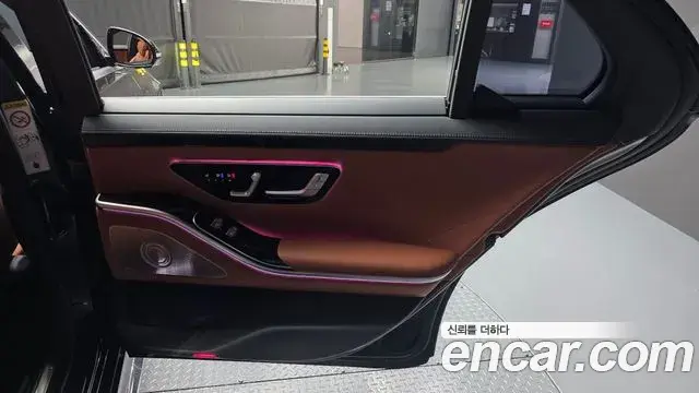 Mercedes-Benz S-Class 2023 — Photo 18/34