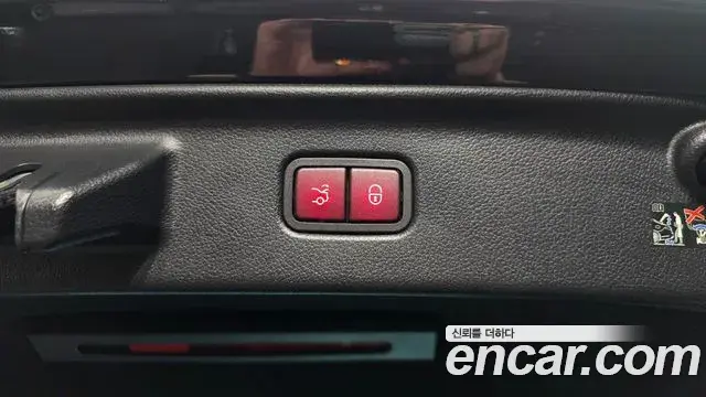 Mercedes-Benz S-Class 2023 — Photo 8/34