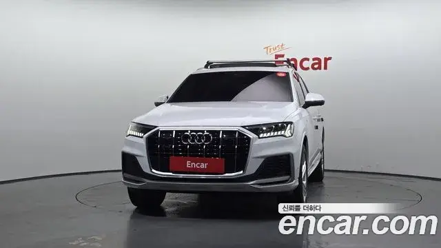 Audi Q7 2020 — Photo 9/32