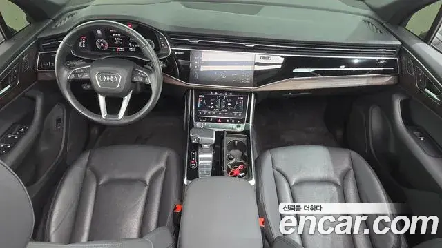 Audi Q7 2020 — Photo 1/32