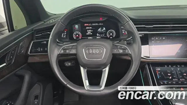 Audi Q7 2020 — Photo 5/32