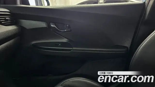 Hyundai Veloster 2020 — ფოტო 18/30