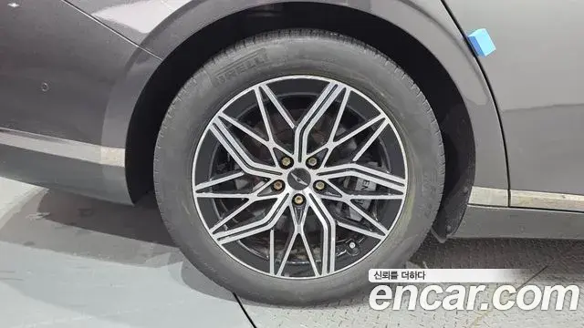Genesis G90 2022 — Photo 23/42