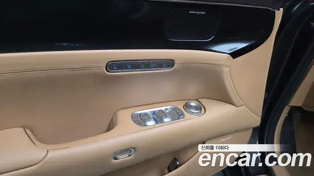 Genesis G90 2022 — Photo 34/42