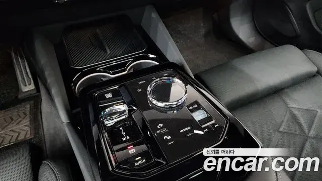 BMW 5 Series 2025 — Photo 29/35