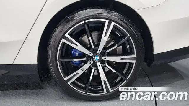 BMW 5 Series 2025 — Photo 13/35