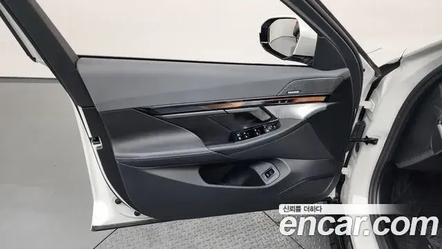 BMW 5 Series 2025 — Photo 20/35