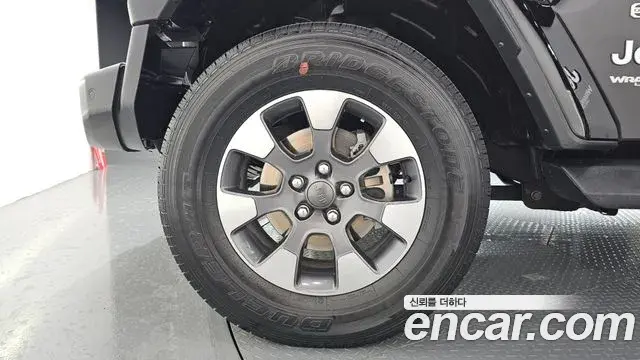 Jeep Wrangler 2021 — ფოტო 16/20