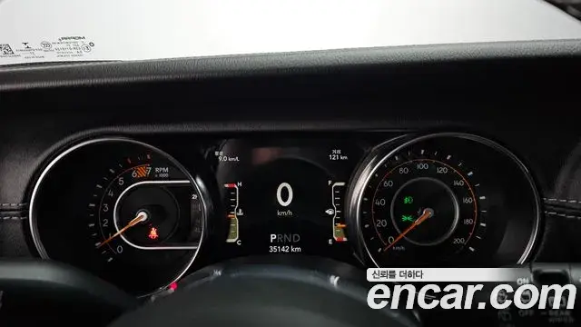 Jeep Wrangler 2021 — ფოტო 7/20