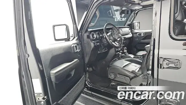 Jeep Wrangler 2021 — ფოტო 9/20
