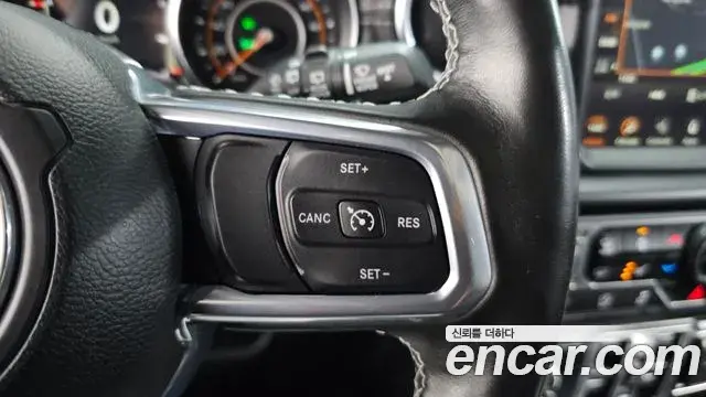 Jeep Wrangler 2021 — ფოტო 14/20