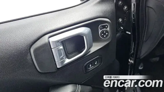 Jeep Wrangler 2021 — ფოტო 8/20