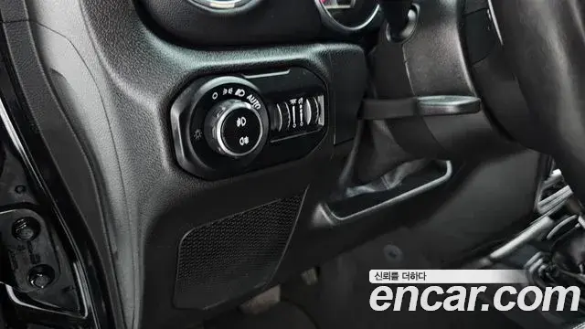 Jeep Wrangler 2021 — ფოტო 20/20