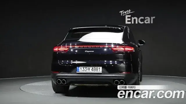 Porsche Cayenne 2022 — Photo 1/36