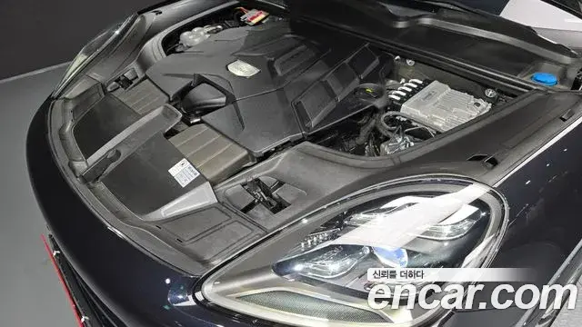 Porsche Cayenne 2022 — Photo 9/36