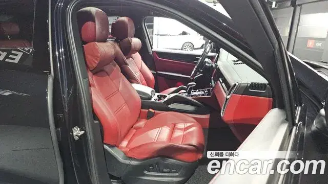 Porsche Cayenne 2022 — Photo 6/36